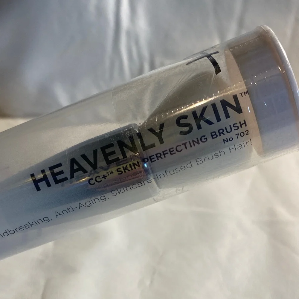 IT Cosmetics CC+ Skin Perfecting Brush - Picture 2 of 9